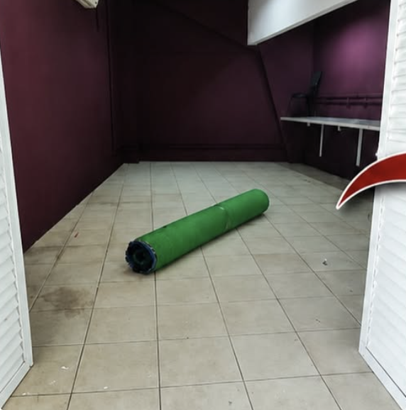 Ambiente interno antes da instalação da grama sintética